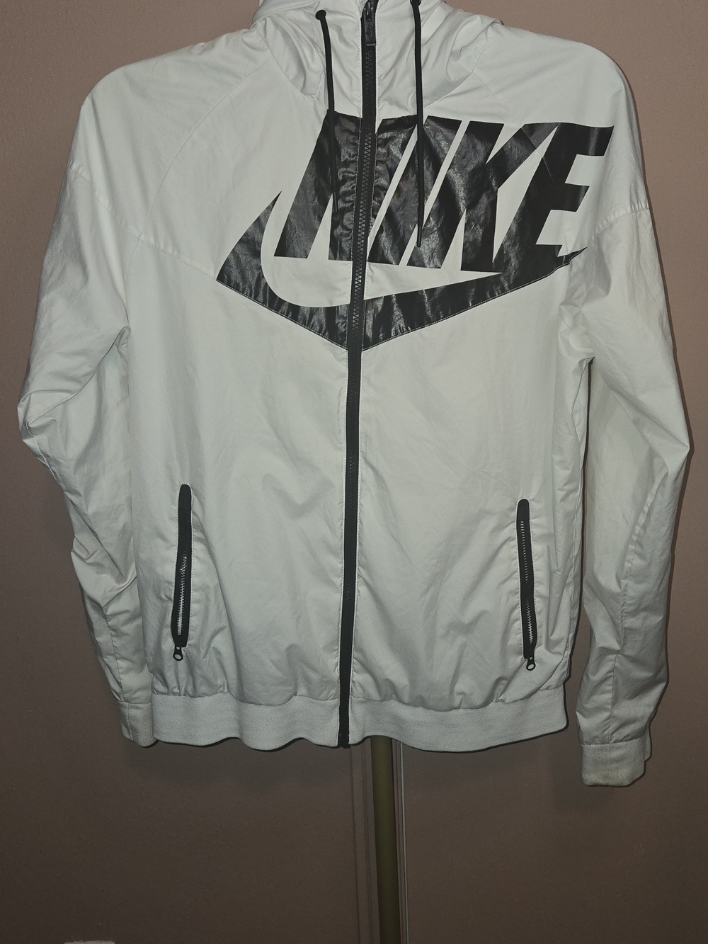 Nike White Hooded Windbreaker Jacket with Black Logo